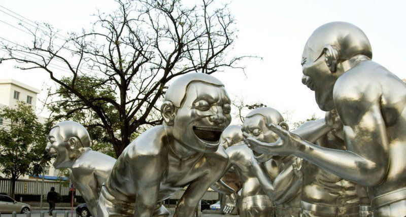 公园不锈钢哈哈大笑人物雕塑图片