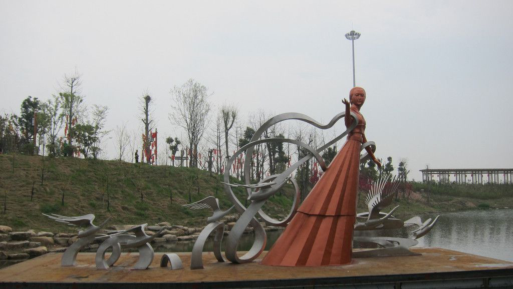 公园不锈钢抽象仙鹤和仙女雕塑图片