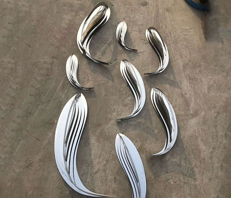 不锈钢抽象鱼群雕塑图片