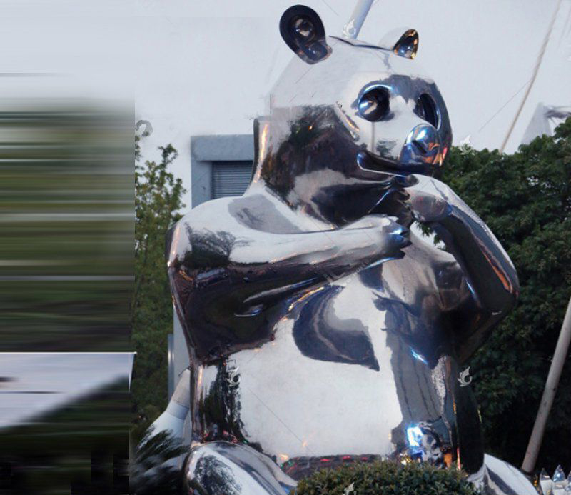 不锈钢大型镜面熊猫雕塑图片
