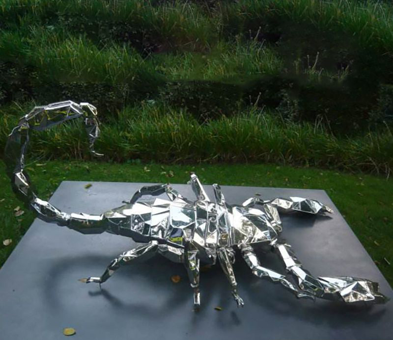 不锈钢蝎子雕塑图片