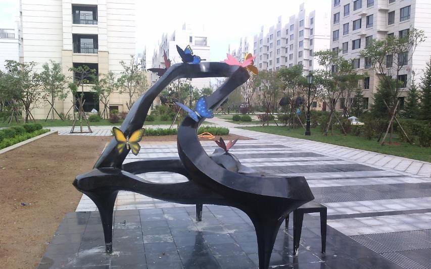 广场不锈钢抽象钢琴雕塑 图片
