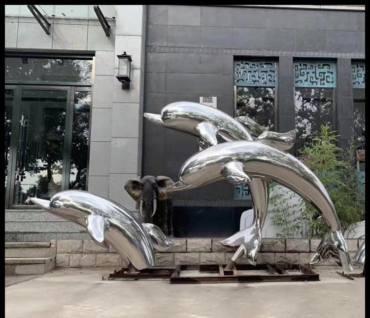 不锈钢镜面跳跃的海豚雕塑图片