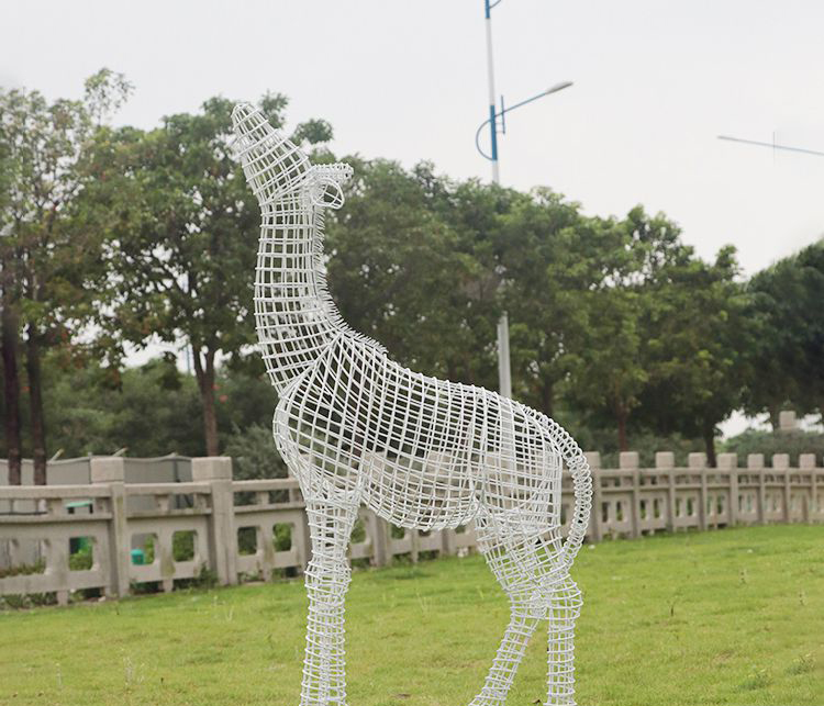 不锈钢园林镂空长颈鹿雕塑 图片