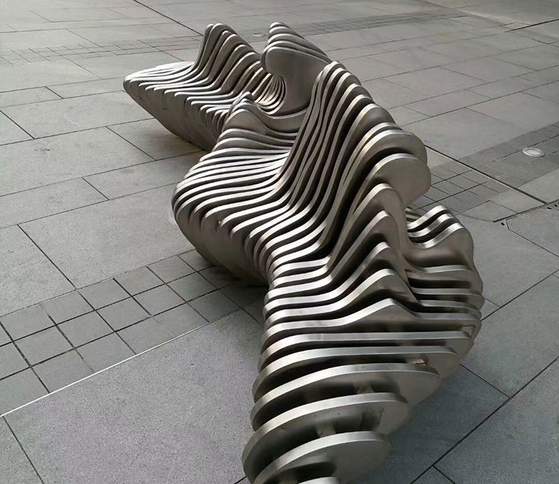 不锈钢座椅雕塑图片