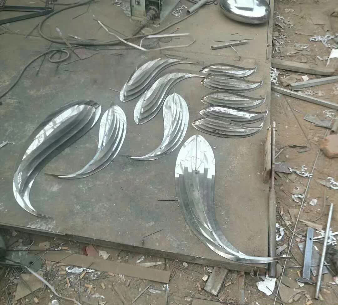 不锈钢抽象动物鱼雕塑 图片
