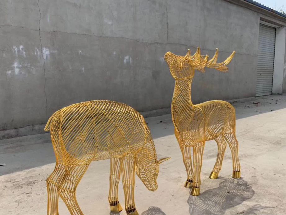 不锈钢镂空金色鹿雕塑图片