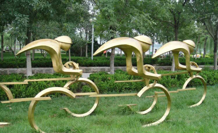 不锈钢赛车人物公园景观雕塑图片