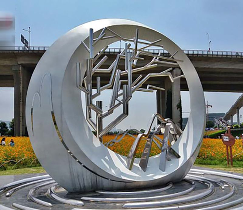 不锈钢异形圆环雕塑图片