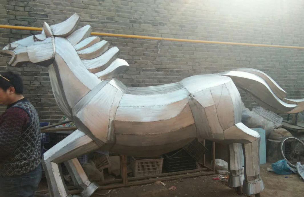 不锈钢户外奔跑动物马雕塑图片