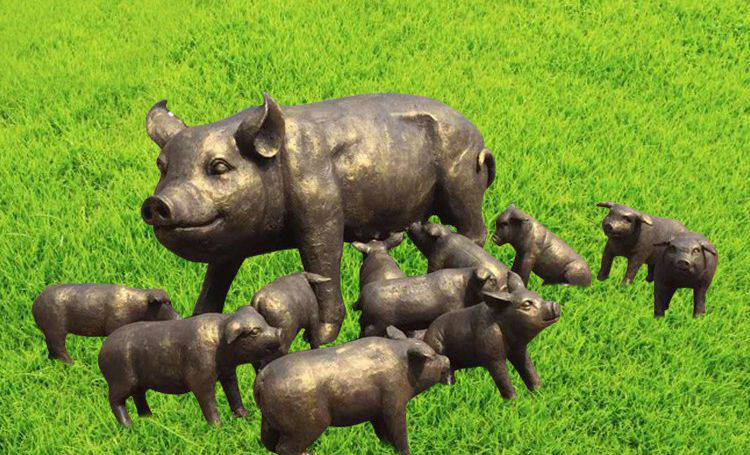 不锈钢小猪公园动物雕塑图片