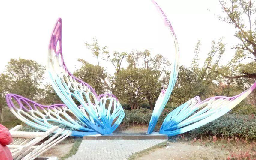 公园不锈钢彩蝴蝶景观雕塑图片