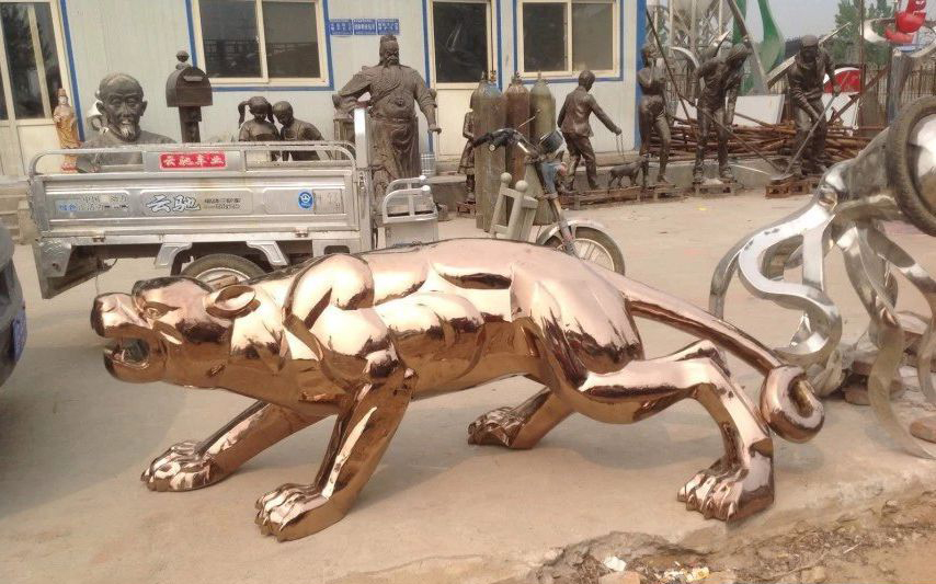 公园不锈钢动物豹雕塑图片