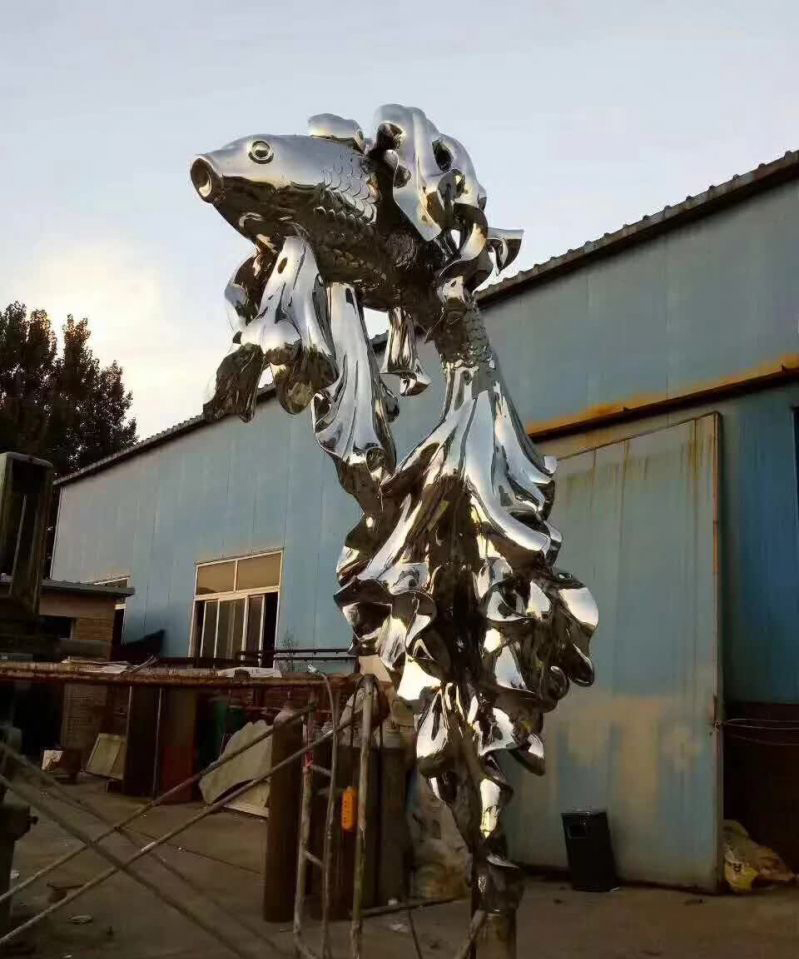 不锈钢创意造型鱼雕塑图片