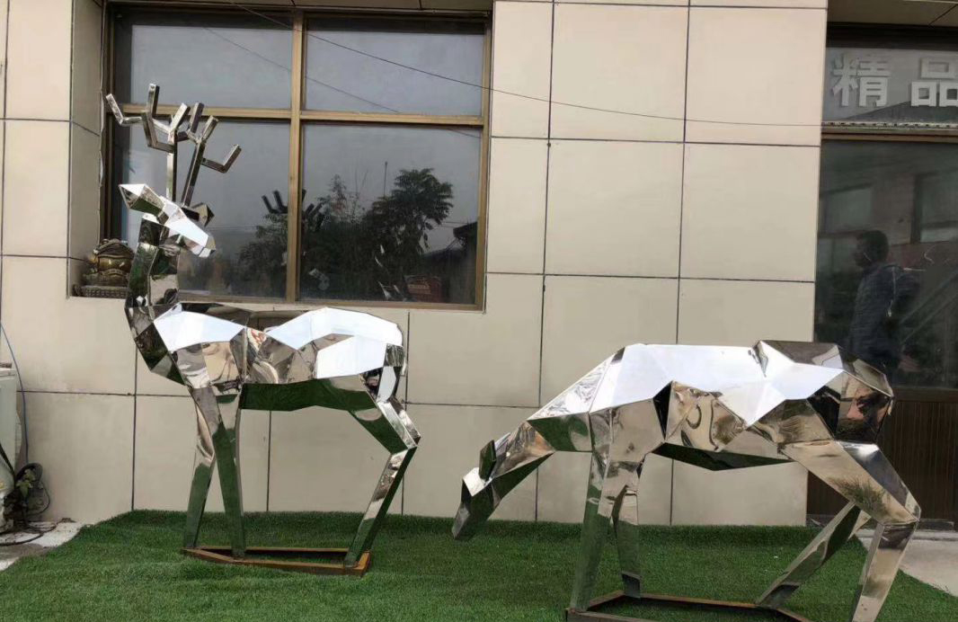 不锈钢镜面鹿雕塑广场动物雕塑图片