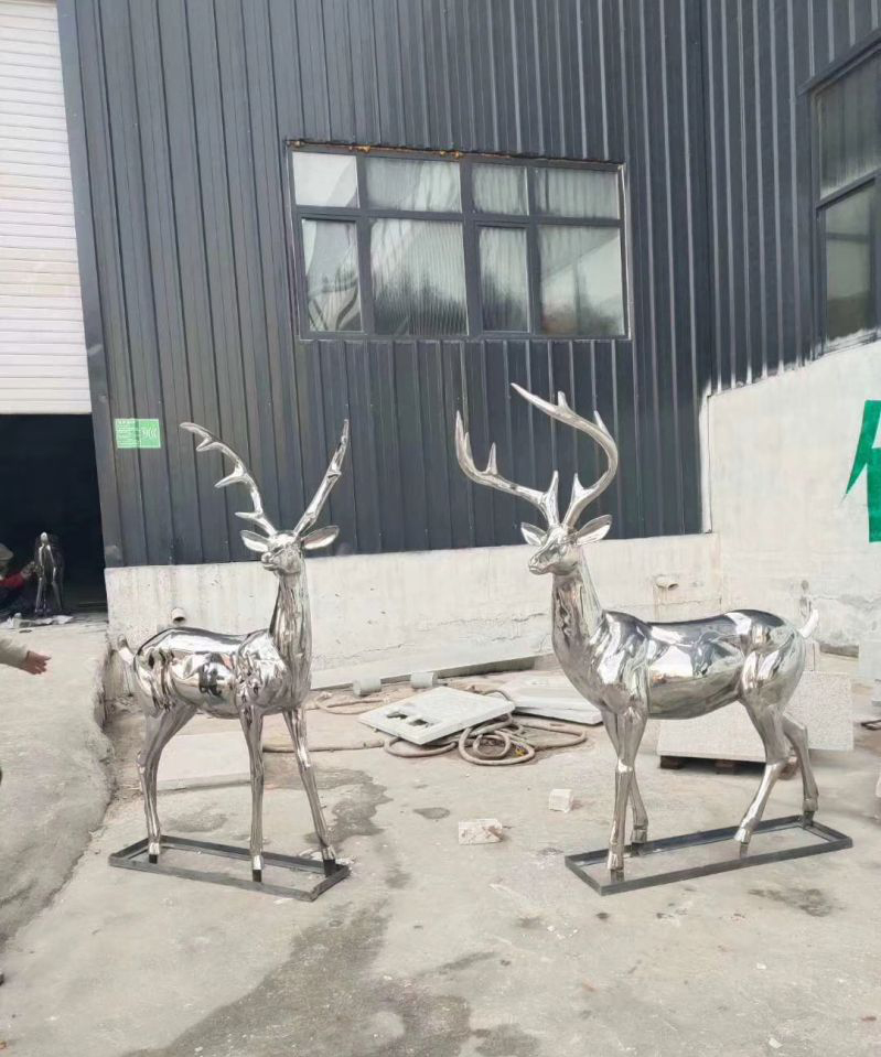 不锈钢镜面小鹿雕塑图片