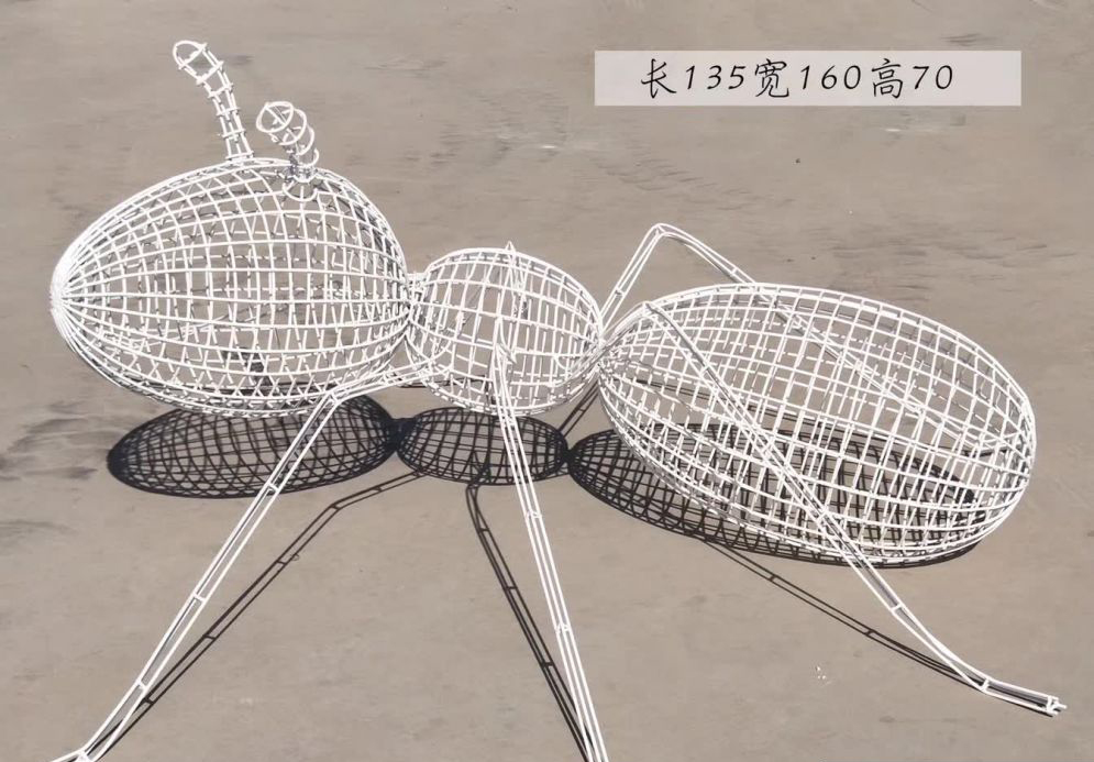 不锈钢镂空动物蚂蚁雕塑 图片