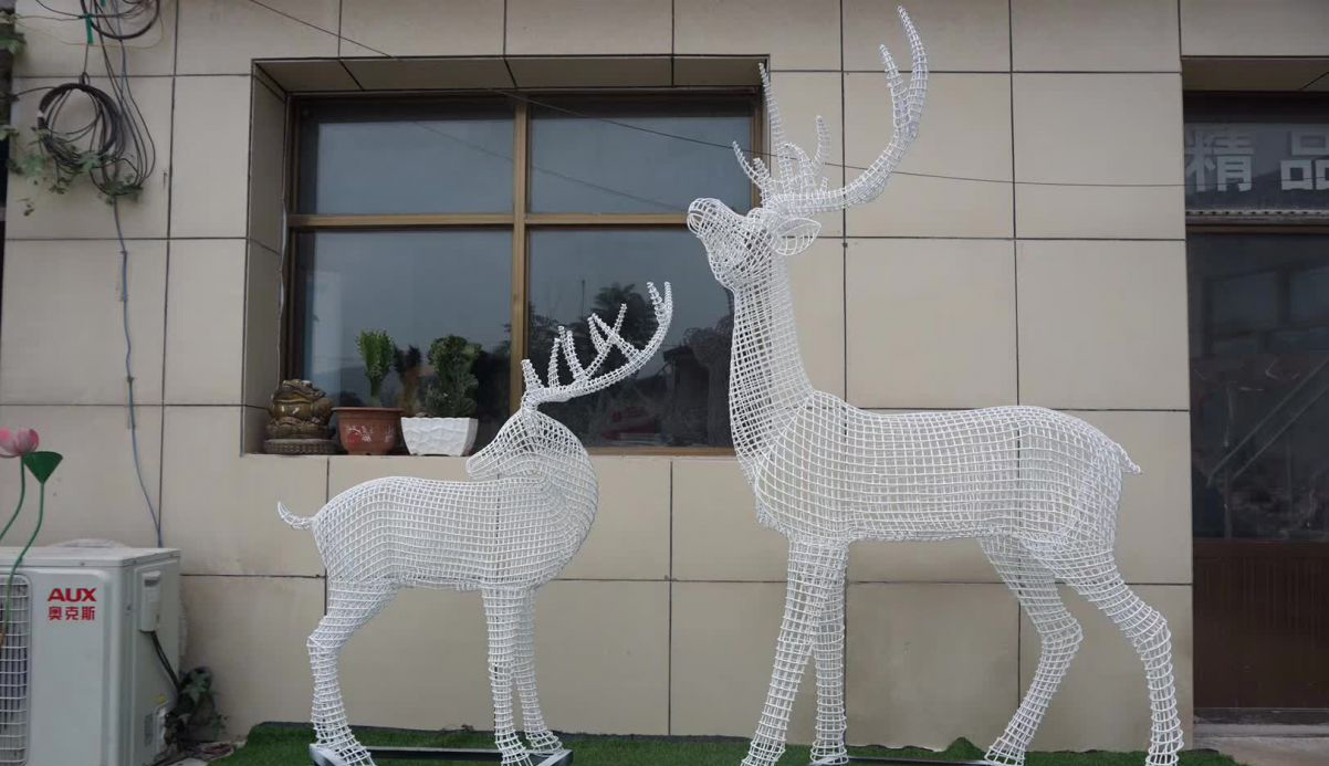 不锈钢镂空鹿组合雕塑图片