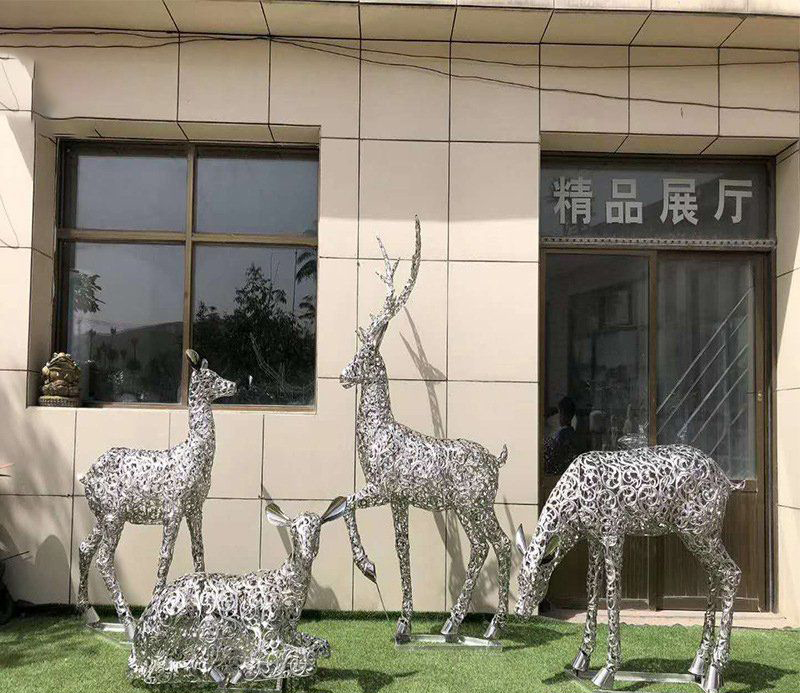 不锈钢抽象镂空鹿雕塑图片
