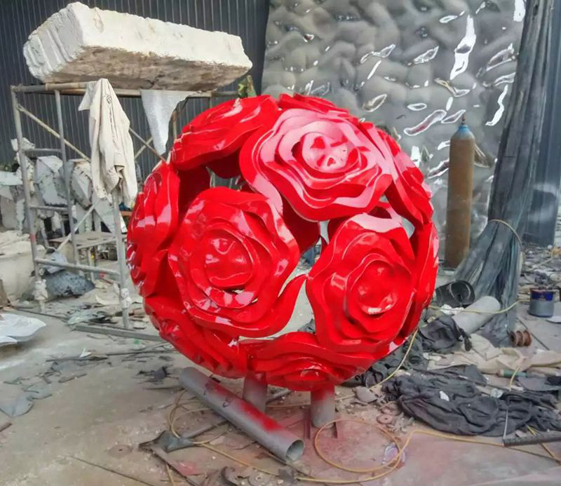 不锈钢玫瑰花球景观雕塑图片