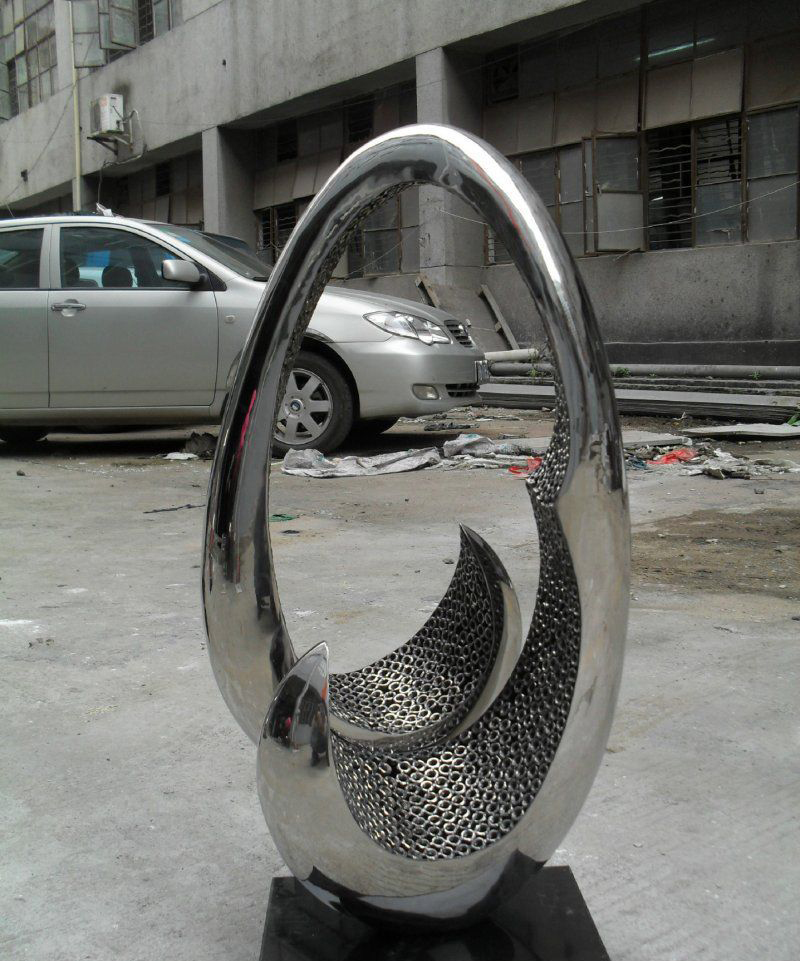 不锈钢抽象镜面圆环雕塑图片