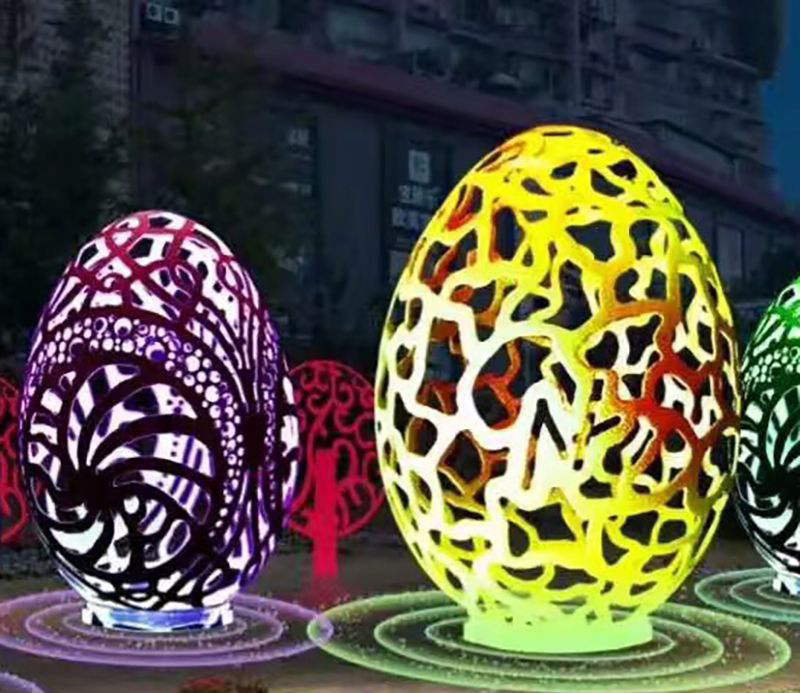 不锈钢镂空彩色球体雕塑图片