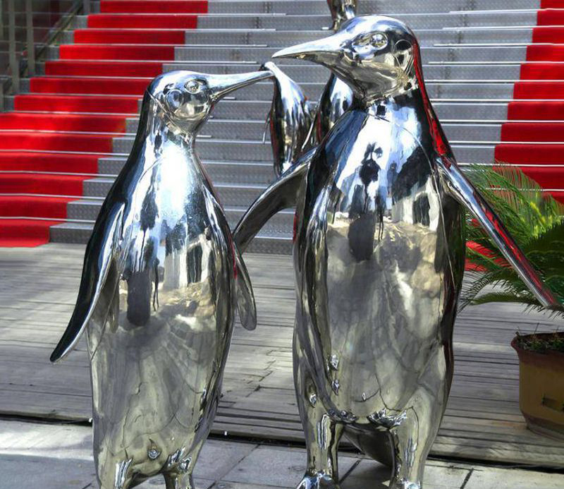 不锈钢企鹅雕塑图片