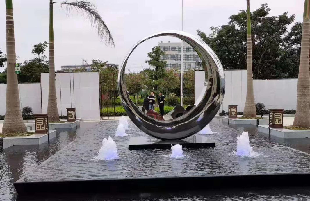 不锈钢圆环景观喷泉雕塑图片