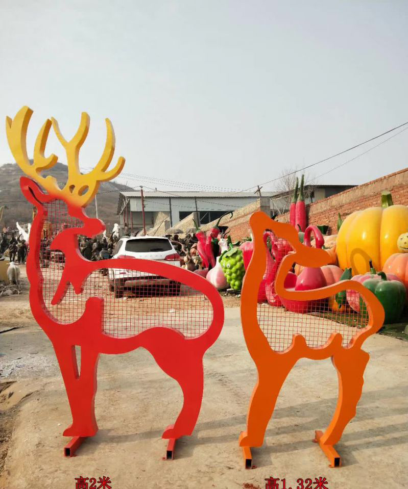 不锈钢城市镂空彩绘鹿雕塑图片