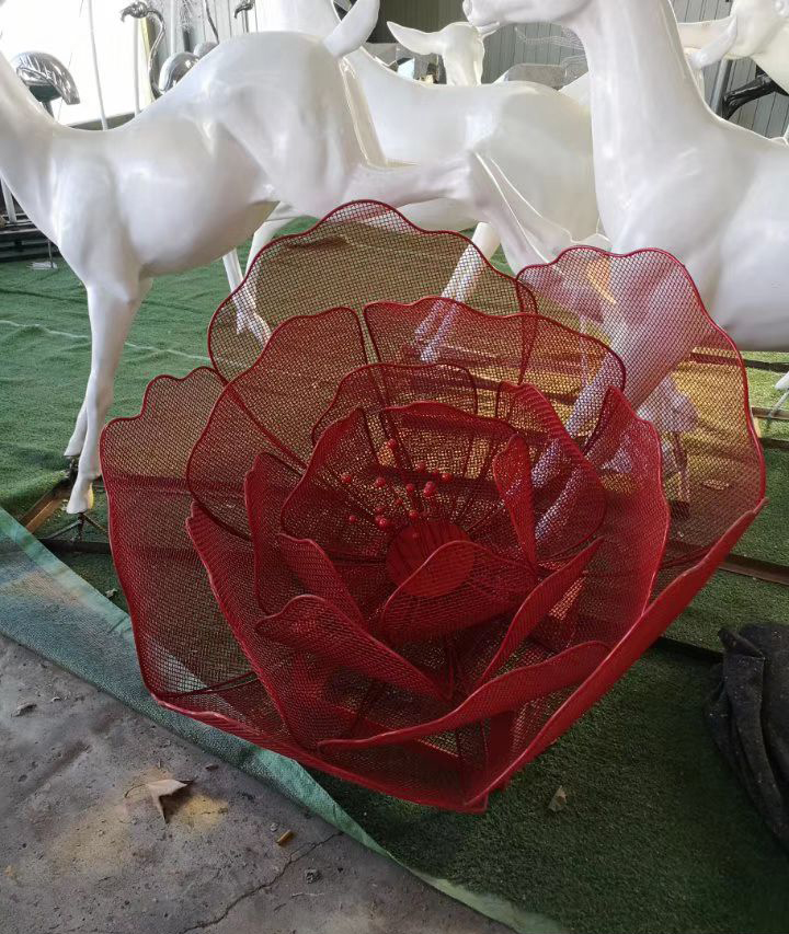 不锈钢花朵广场景观雕塑图片