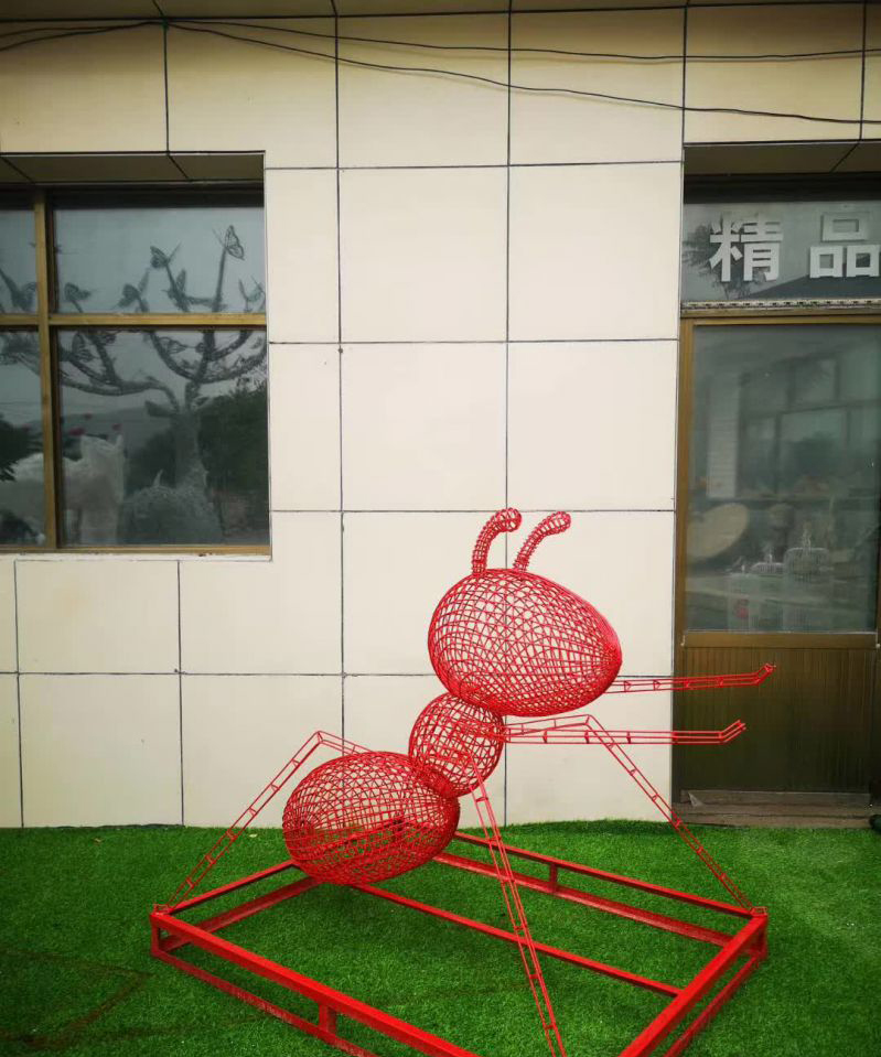 不锈钢镂空蚂蚁雕塑图片