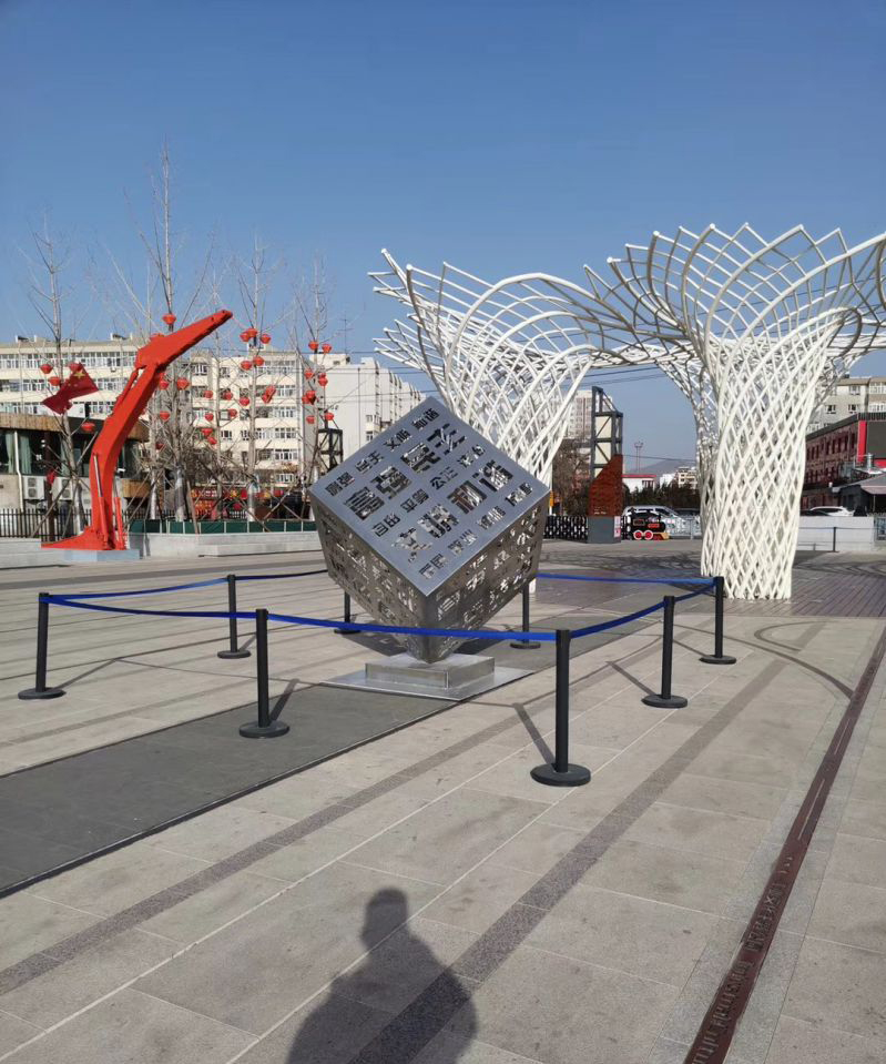 不锈钢正方体雕塑广场创意景观雕塑图片