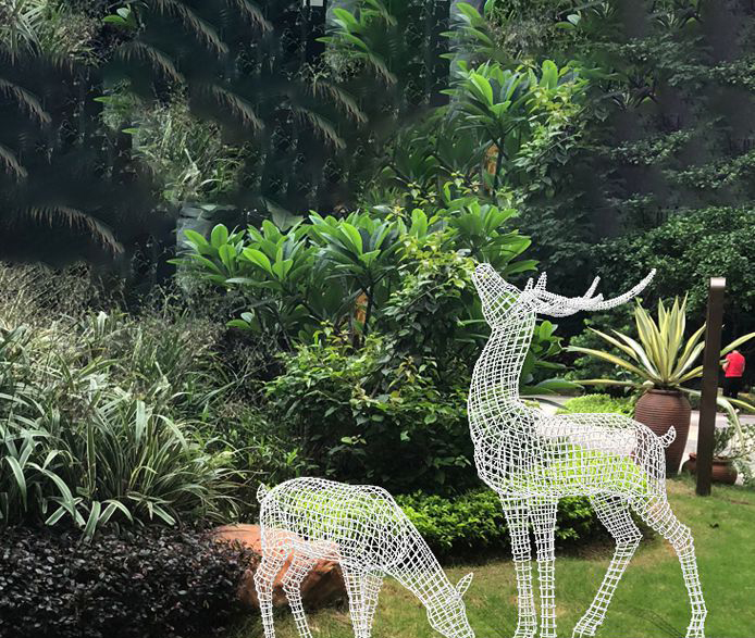 公园不锈钢镂空鹿雕塑图片