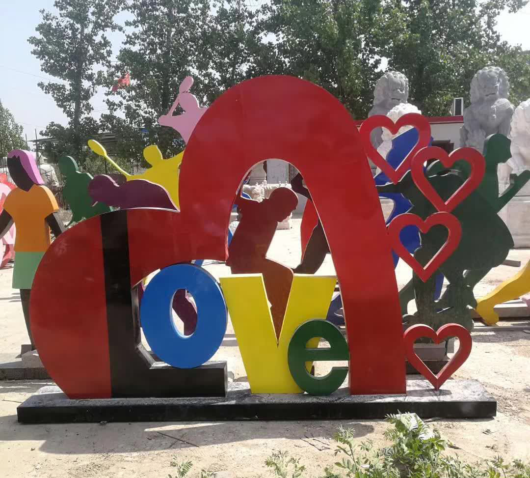不锈钢LOVE字母雕塑图片