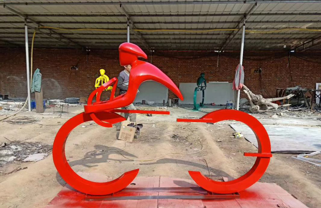 不锈钢半身骑车运动雕塑图片