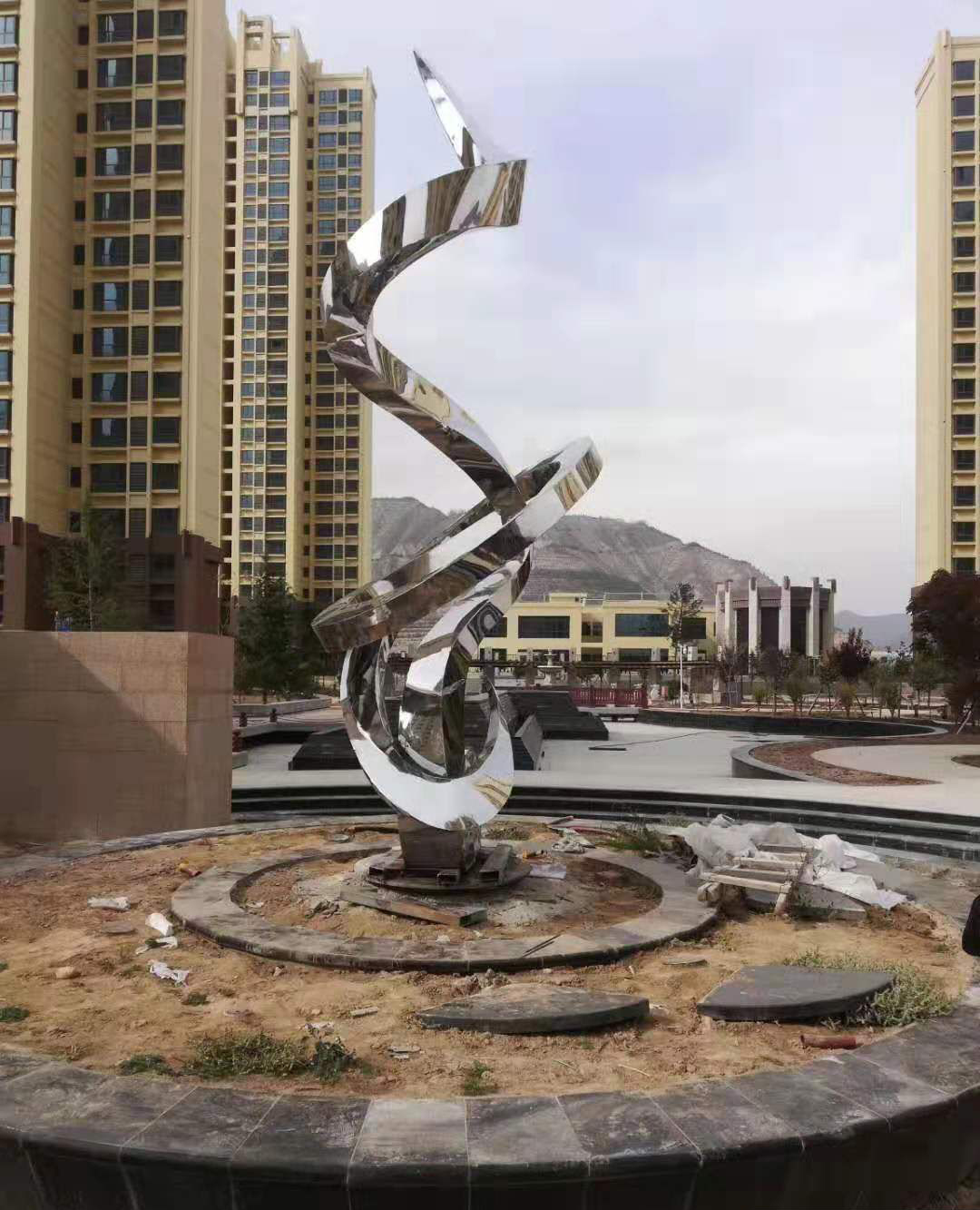 不锈钢飘带雕塑广场景观雕塑户外摆件公园景观雕塑图片