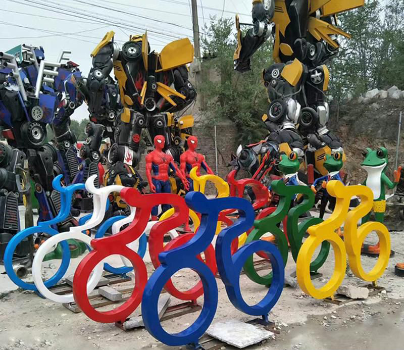 公园彩色不锈钢单车雕塑图片