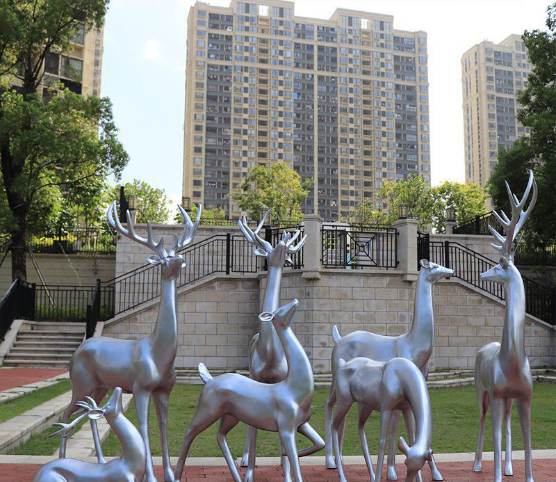 不锈钢抽象鹿组合雕塑图片