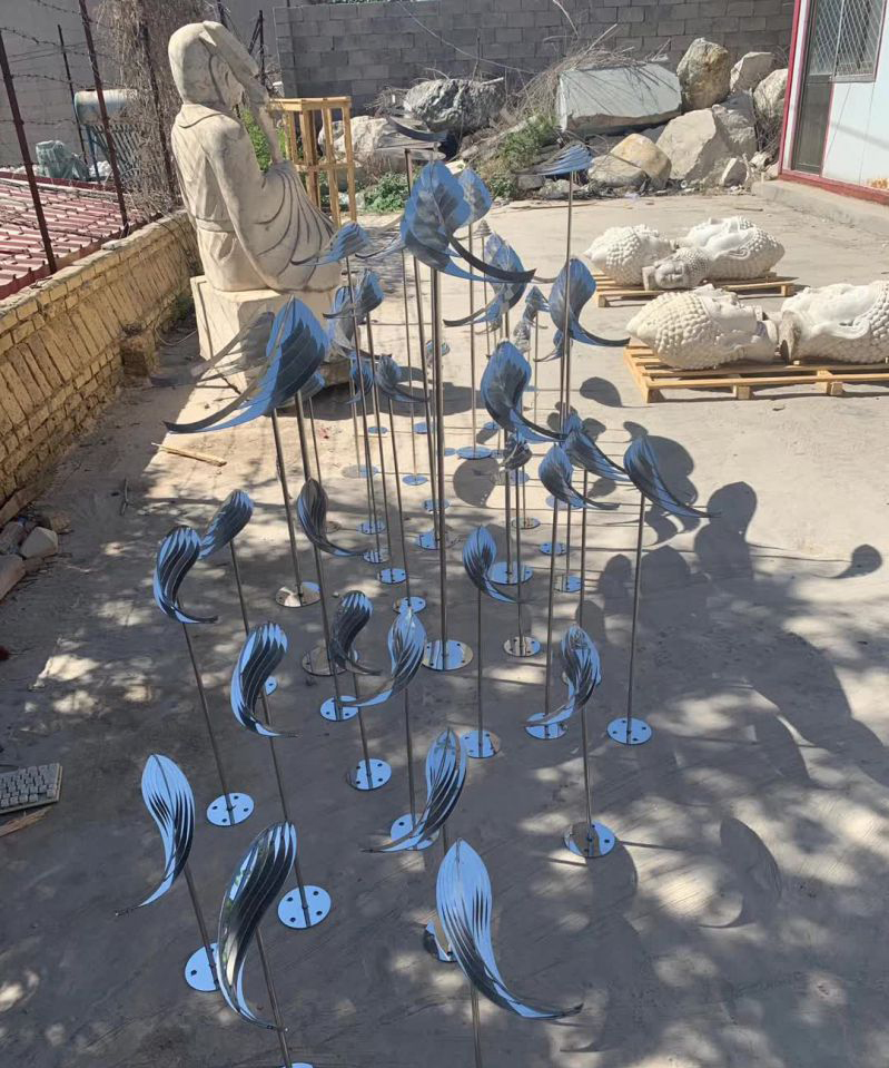 不锈钢铁艺景观鱼群雕塑图片