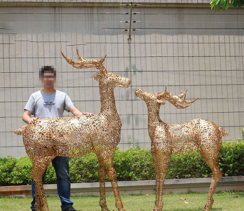 锻造不锈钢镂空鹿雕塑图片