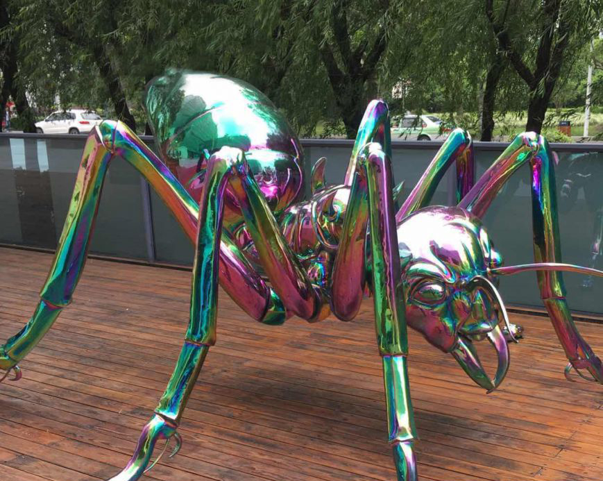 公园彩色不锈钢蚂蚁雕塑图片