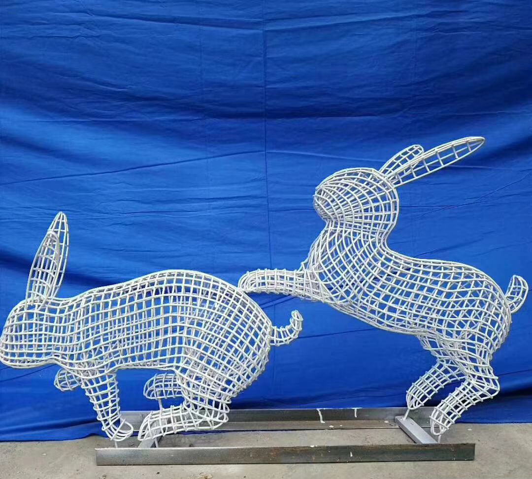 不锈钢镂空兔子公园动物雕塑 图片