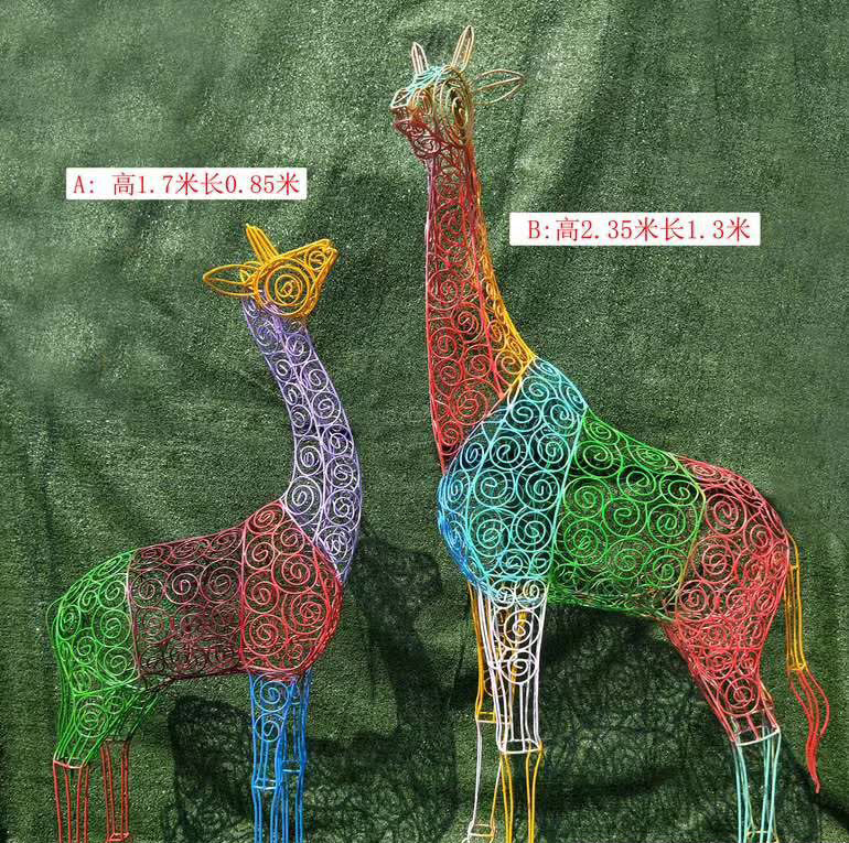 彩色不锈钢镂空长颈鹿雕塑图片