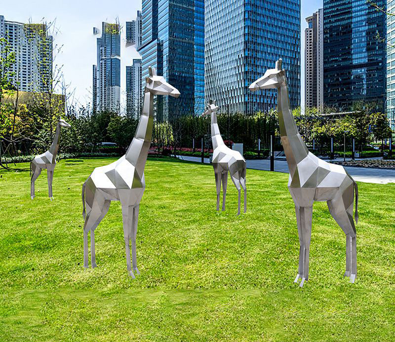 不锈钢几何长颈鹿雕塑图片