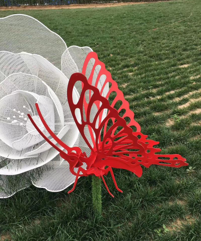 不锈钢镂空彩色蝴蝶雕塑图片