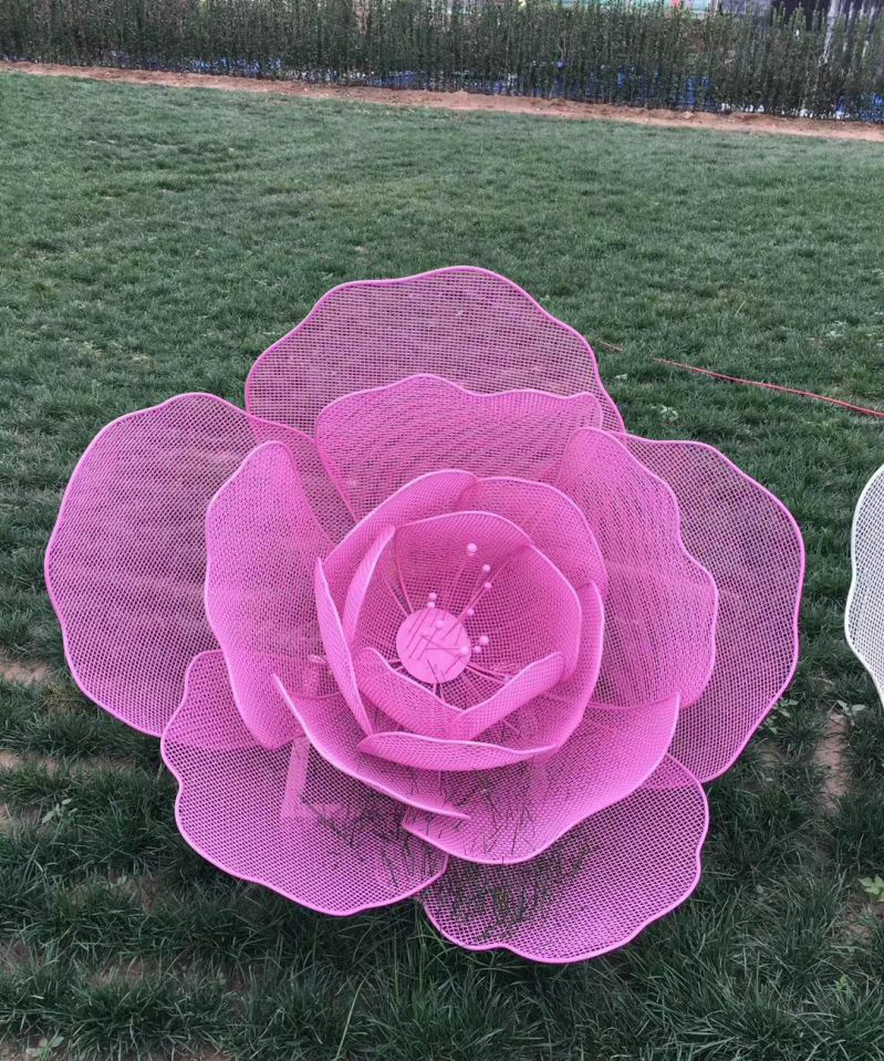 不锈钢镂空仿真花朵景观雕塑 图片