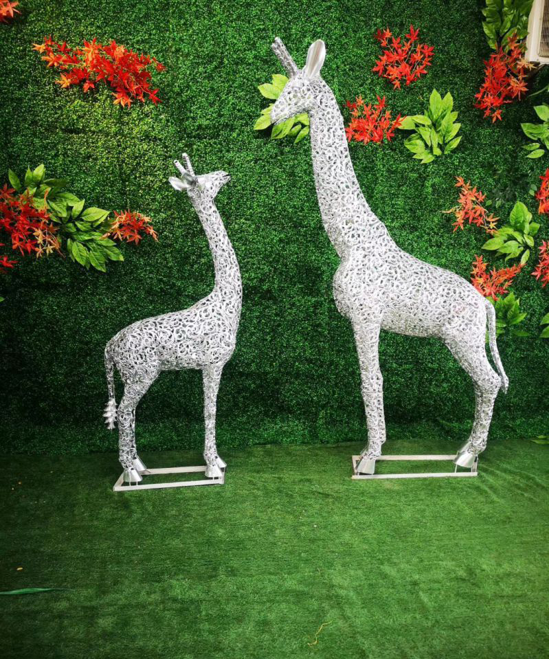 不锈钢镂空长颈鹿雕塑户外摆件 图片
